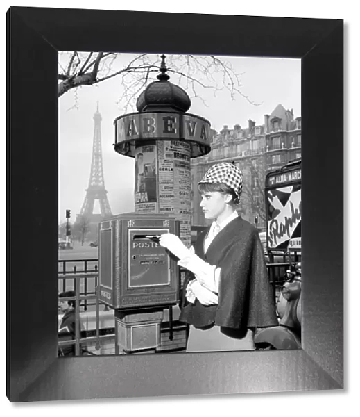Clothing: Fashion: Paris: Woman modelling cape and cape in Paris. May 1963 B1612H-004
