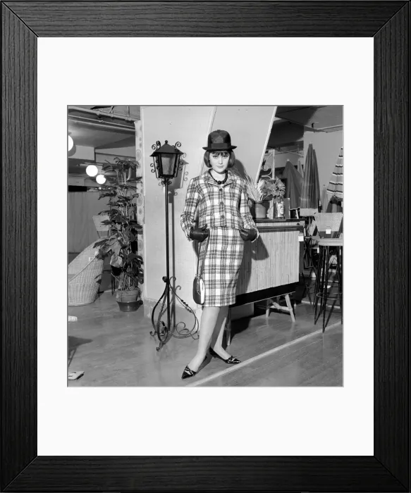 Framed Print : Clothing: Fashion: Paris: Woman modelling the latest 1963 French clothes designs in Paris Framed Print : Clothing: Fashion: Paris: Woman modelling the latest 1963 French clothes designs in Paris