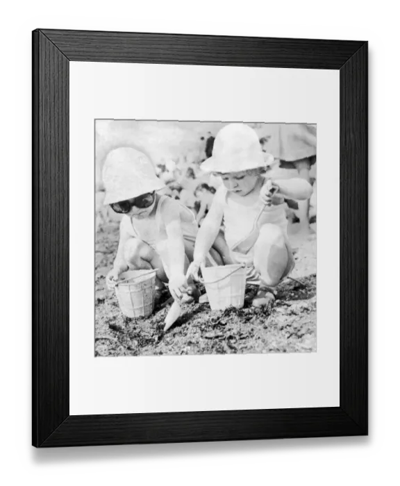 Framed Print : Children playing a beach in Scotland, 5th July 1976 Framed Print : Children playing a beach in Scotland, 5th July 1976