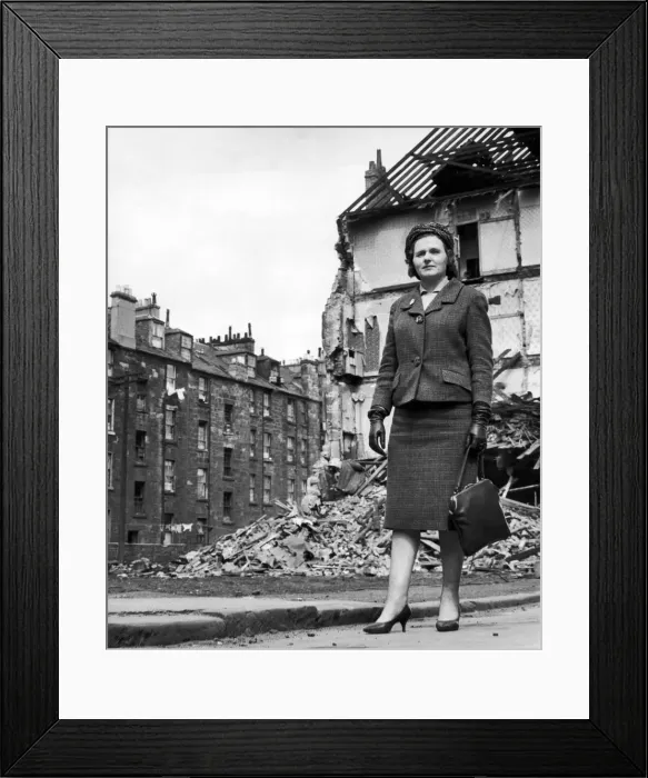 Framed Print : Mrs Jane Mallard, the new chancellor for Kinning park took a stroll round part of her new Framed Print : Mrs Jane Mallard, the new chancellor for Kinning park took a stroll round part of her new