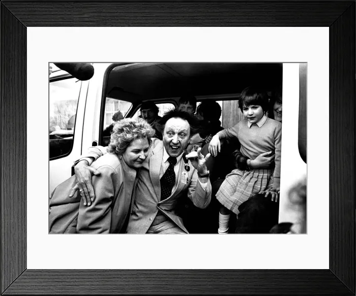 Framed Print : Comedian Ken Dodd made children from Thornhill Park School