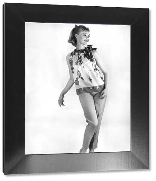 Clothing Fashion 1964: Bow Turn. July 1964 P021312
