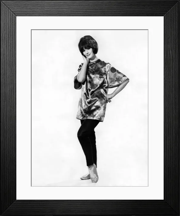Framed Print : Clothing Fashion: Lynne Winterson. Fabuary 1966 P006737 Framed Print : Clothing Fashion: Lynne Winterson. Fabuary 1966 P006737