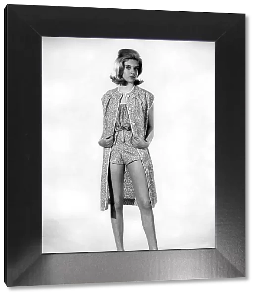 Reveille Fashions: Maureen Walker. July 1964 P006783