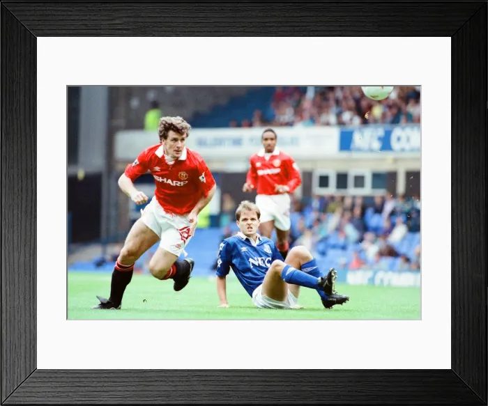 Framed Print : Everton 0-2 Manchester United, league match at Goodison Park Framed Print : Everton 0-2 Manchester United, league match at Goodison Park