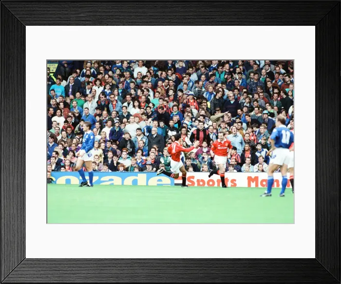 Framed Print : Everton 0-2 Manchester United, league match at Goodison Park Framed Print : Everton 0-2 Manchester United, league match at Goodison Park