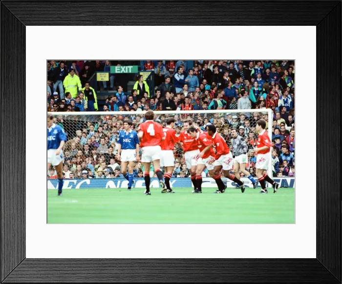 Framed Print : Everton 0-2 Manchester United, league match at Goodison Park Framed Print : Everton 0-2 Manchester United, league match at Goodison Park