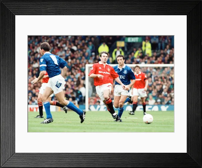 Framed Print : Everton 0-2 Manchester United, league match at Goodison Park