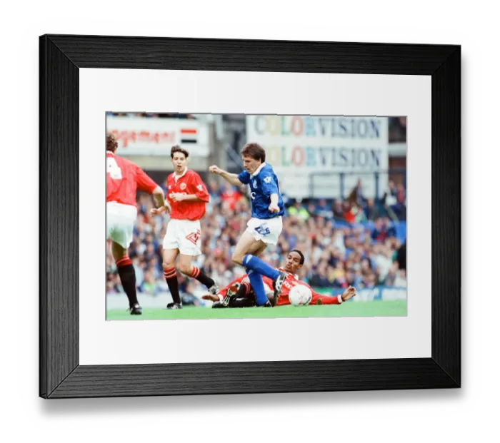 Framed Print : Everton 0-2 Manchester United, league match at Goodison Park Framed Print : Everton 0-2 Manchester United, league match at Goodison Park