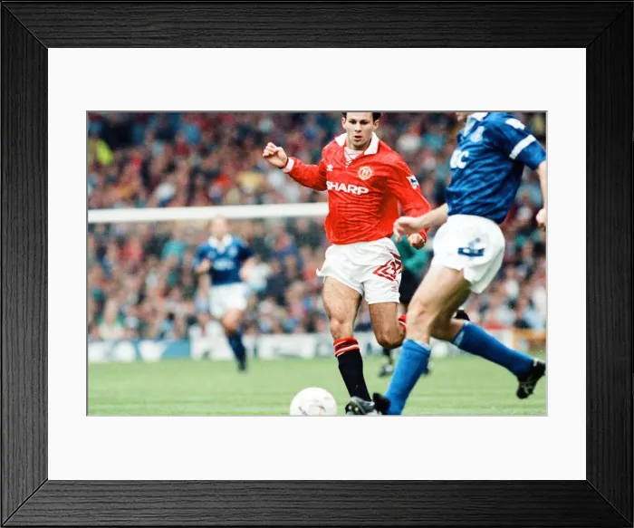 Framed Print : Everton 0-2 Manchester United, league match at Goodison Park