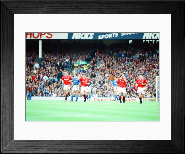 Framed Print : Everton 0-2 Manchester United, league match at Goodison Park Framed Print : Everton 0-2 Manchester United, league match at Goodison Park