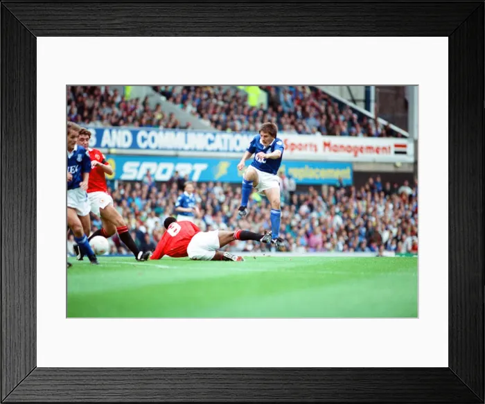 Framed Print : Everton 0-2 Manchester United, league match at Goodison Park