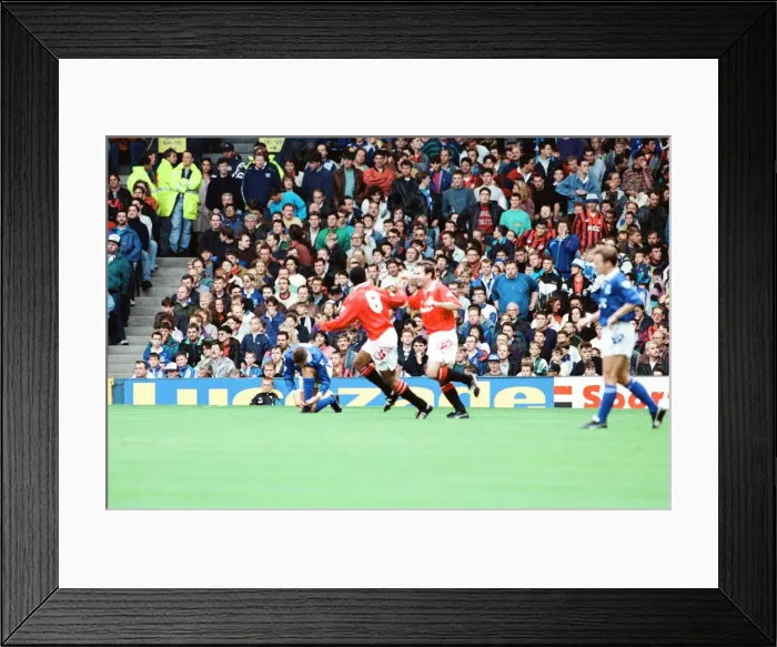 Framed Print : Everton 0-2 Manchester United, league match at Goodison Park