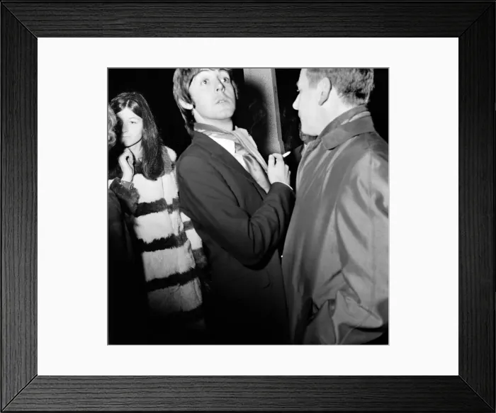 Framed Print : Paul McCartney leaving the New London Synagogue, St. Johns Wood Framed Print : Paul McCartney leaving the New London Synagogue, St. Johns Wood