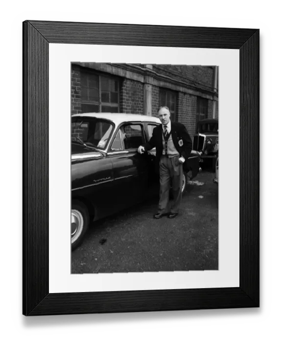 Framed Print : Huddersfield Town manager Bill Shankly arrives at the club Framed Print : Huddersfield Town manager Bill Shankly arrives at the club