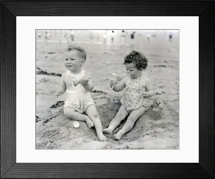 Framed Print : Seaside children - Nigel Vannes and Susan Warnes. 1st July 1950 Framed Print : Seaside children - Nigel Vannes and Susan Warnes. 1st July 1950
