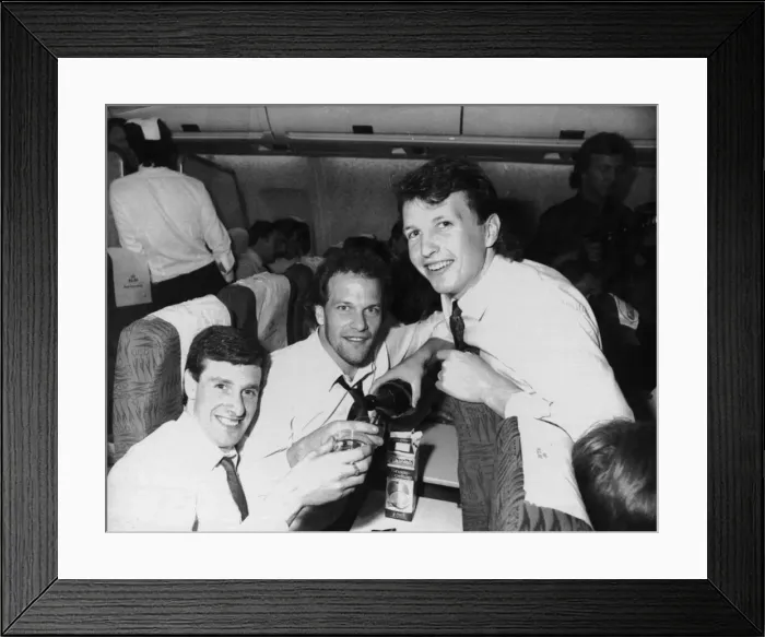 Framed Print : Everton goalscorers Kevin Sheedy, Andy Gray and Trevor Steven celebrate on the plane home Framed Print : Everton goalscorers Kevin Sheedy, Andy Gray and Trevor Steven celebrate on the plane home