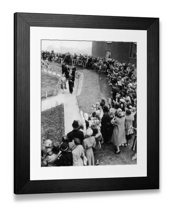 Framed Print : Queen Elizabeth the Queen Mother cheered by crowds gathered outside the Great Colmore Framed Print : Queen Elizabeth the Queen Mother cheered by crowds gathered outside the Great Colmore