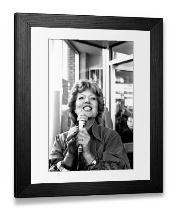 Framed Print : Impressionist Janet Brown was in North Shields on 1st September 1982 opening a brand new Framed Print : Impressionist Janet Brown was in North Shields on 1st September 1982 opening a brand new