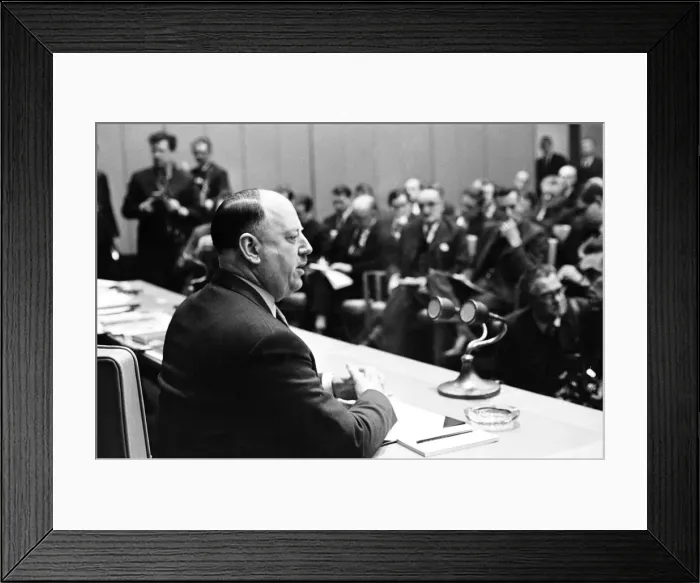 Framed Print : Dr Richard Beeching, Chairman of British Railways, at Rail Plan Conference Framed Print : Dr Richard Beeching, Chairman of British Railways, at Rail Plan Conference