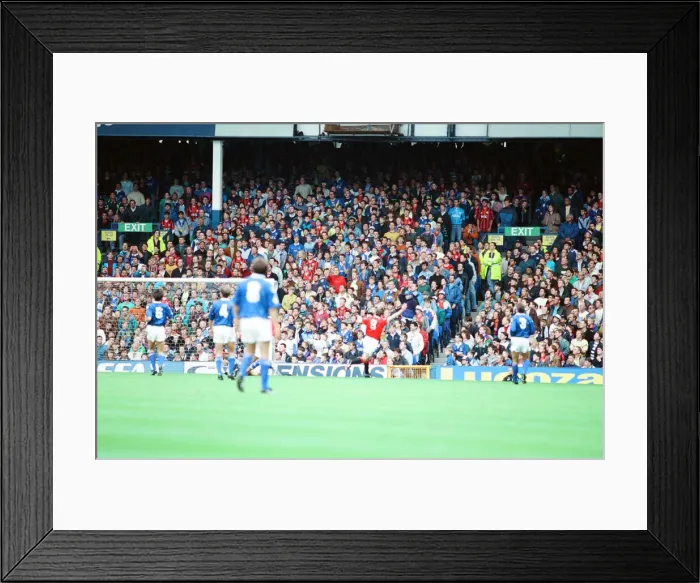 Framed Print : Everton 0-2 Manchester United, league match at Goodison Park