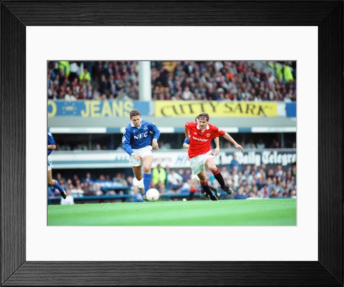 Framed Print : Everton 0-2 Manchester United, league match at Goodison Park Framed Print : Everton 0-2 Manchester United, league match at Goodison Park