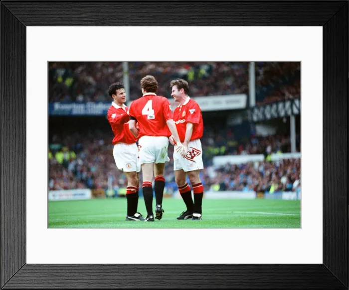 Framed Print : Everton 0-2 Manchester United, league match at Goodison Park