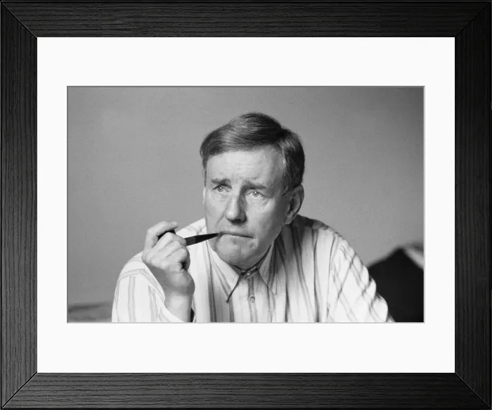 Framed Print : Actor Richard Briers seen here at his West London home. 6th May 1987 Framed Print : Actor Richard Briers seen here at his West London home. 6th May 1987