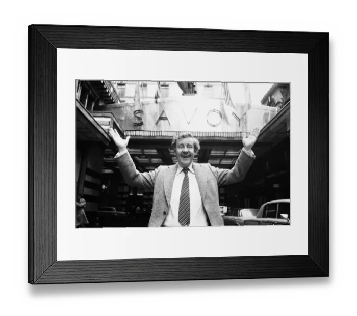 Framed Print : Actor Richard Briers seen here at the Savoy whilst out and about in London Framed Print : Actor Richard Briers seen here at the Savoy whilst out and about in London