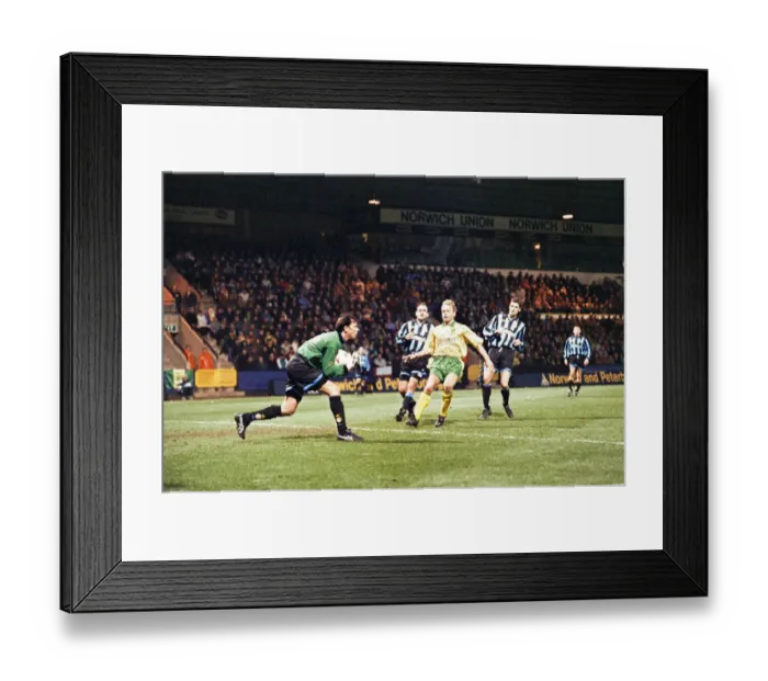 Framed Print : Norwich City 0 v Inter Milan 1 UEFA Cup Round 16 first leg at Bramall Lane Framed Print : Norwich City 0 v Inter Milan 1 UEFA Cup Round 16 first leg at Bramall Lane