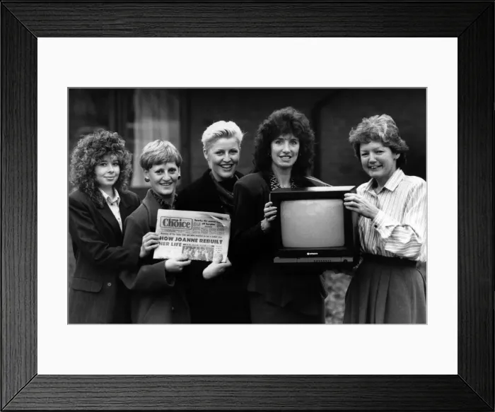 Framed Print : The Choice advert girls present a colour TV to Sally Day