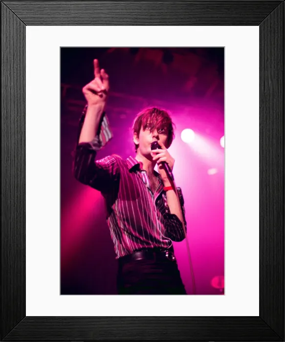 Framed Print : Pulp play the Clickimin Centre, Shetland, 13th August 1996. Lead Singer, Jarvis Cocker