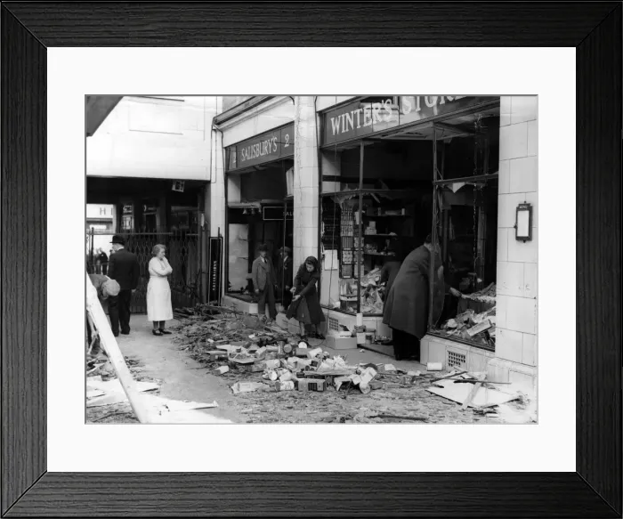 Framed Print : World War Two Air Raids, Coventry, 14th October 1940. Cleaning up the mess after a direct