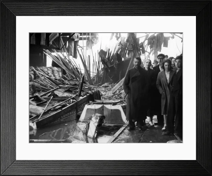 Framed Print : World War Two Air Raids, Birmingham, 1st November 1940. These barge dwellers had a Framed Print : World War Two Air Raids, Birmingham, 1st November 1940. These barge dwellers had a