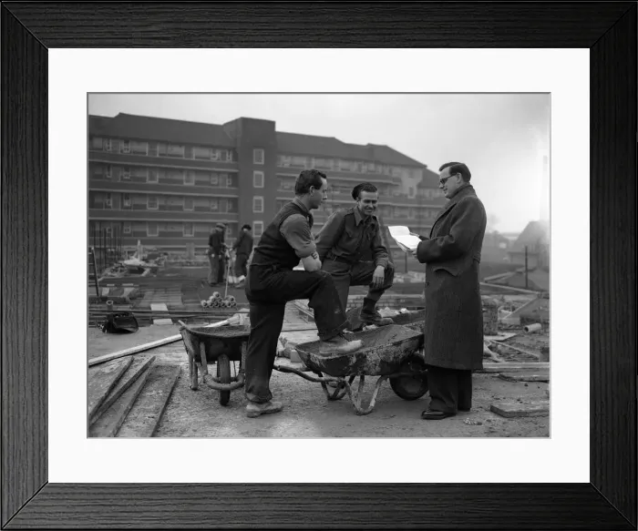 Framed Print : Hammersmith London, 8th February 1949 Framed Print : Hammersmith London, 8th February 1949