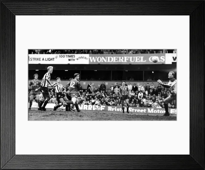 Framed Print : Newcastle United v Chelsea, 27th February, 1988. Paul Gascoigne (Gazza