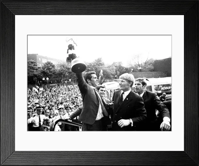 Framed Print : Bob Moncur holds the Inter-Cities Fairs Cup aloft at St James