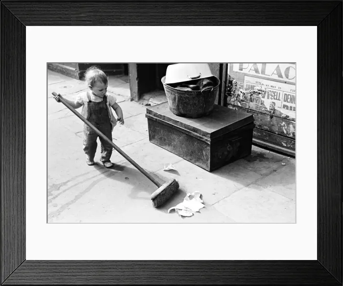 Framed Print : London Kids, children seen here playing in the street during the spring of 1941 Circa May