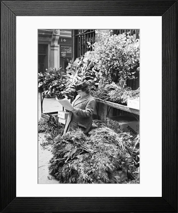 Framed Print : Day in the life of Covent Garden Market Cirica 1948 London, England Framed Print : Day in the life of Covent Garden Market Cirica 1948 London, England