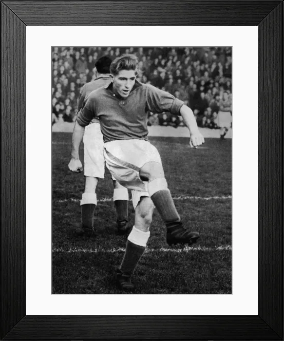 Framed Print : Everton forward Dave Hickson, January 1957 Framed Print : Everton forward Dave Hickson, January 1957