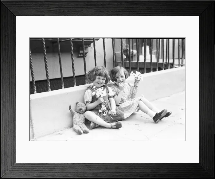 Framed Print : London Kids, children seen here playing in the street during the spring of 1941 Circa May Framed Print : London Kids, children seen here playing in the street during the spring of 1941 Circa May
