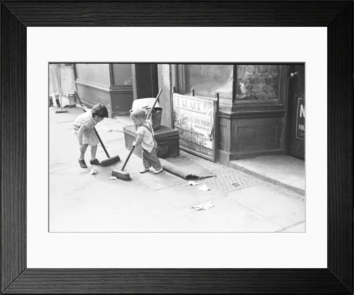 Framed Print : London Kids, children seen here playing in the street during the spring of 1941 Circa May