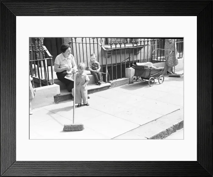 Framed Print : London Kids, children seen here playing in the street during the spring of 1941 Circa May