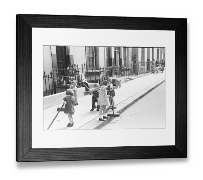 Framed Print : London Kids, children seen here playing in the street during the spring of 1941 Circa May