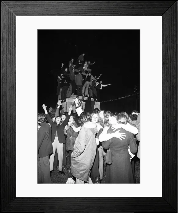 Framed Print : A happy crowd of young people greet the New Year in high-spirits in Broadgate, Coventry Framed Print : A happy crowd of young people greet the New Year in high-spirits in Broadgate, Coventry