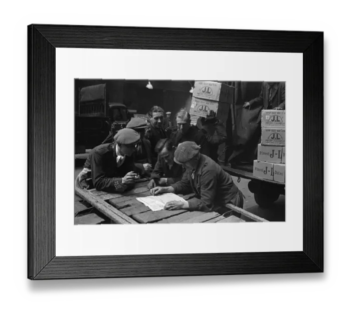 Framed Print : Day in the life of Covent Garden, London, England. Workers enjoy a small Framed Print : Day in the life of Covent Garden, London, England. Workers enjoy a small