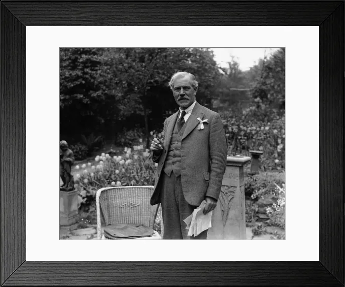 Framed Print : Ramsay MacDonald seen here in the garden of his home at 103 Frognal Lodge, Hampstead Framed Print : Ramsay MacDonald seen here in the garden of his home at 103 Frognal Lodge, Hampstead