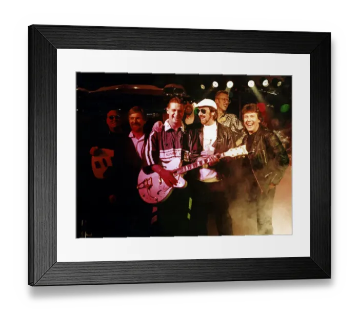 Framed Print : Footballer Paul Gascoigne - Gazza Paul Gascoigne with the band Lindisfarne 29 Framed Print : Footballer Paul Gascoigne - Gazza Paul Gascoigne with the band Lindisfarne 29