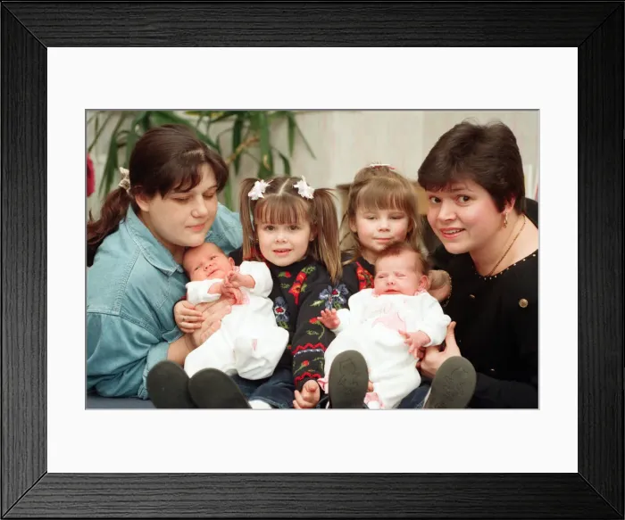Framed Print : Sisters Dawn Larkin (l), and Maxine Preston from South Yardley who have both had twins Framed Print : Sisters Dawn Larkin (l), and Maxine Preston from South Yardley who have both had twins