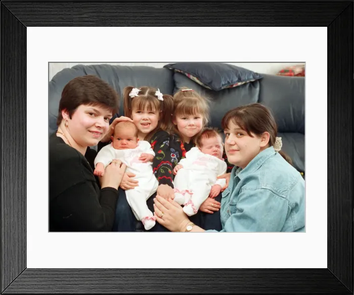 Framed Print : Sisters Dawn Larkin (r), and Maxine Preston from South Yardley who have both had twins